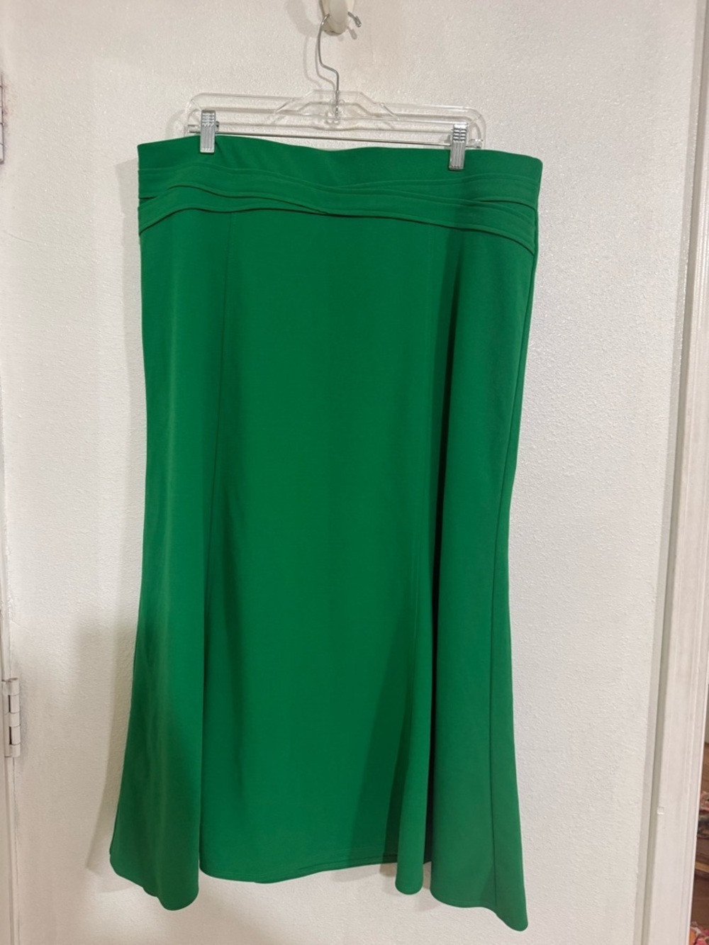 NYCC Women’s Green A-Line Skirt 
mermaid style  XL